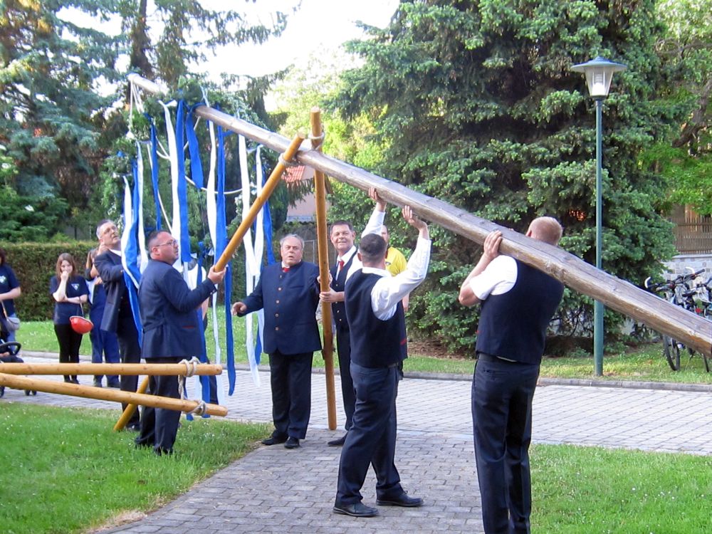 Maibaumsetzen auf dem Zorbauer Festanger