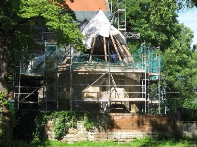 Der Chor - Sanierung der Marienkirche Zorbau - Stand: Juni/2010
Auf dem Kreuzrippengewölbe lagerte der Bauschutt vergangener Jahrhunderte
