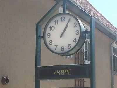 Seit kurz nach halb 11 bekmpfen mehrere Feuerwehren aus der Region einen Scheunenbrand in Langendorf.
Respekt an alle Einsatzkrfte unter Atemschutz - es sind 48 Grad in der Sonne !
