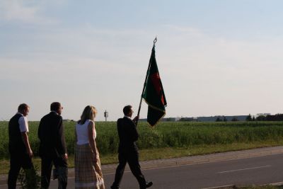 Der Umzug von Gerstewitz nach Zorbau
Traditionell laufen im Umzug die Vereine der Gemeinde, die Freiwillige Feuerwehr und die Schtzen aus Granschtz. Begleitet wurde der Umzug dieses Mal von der Schalmeienkapelle aus Taucha.
