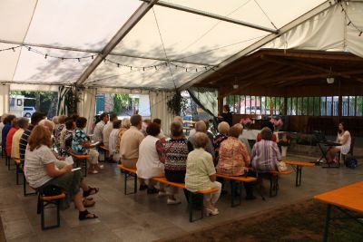 Gottesdienst im Festzelt
