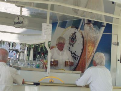 Hier bedient der Brgermeister persnlich
