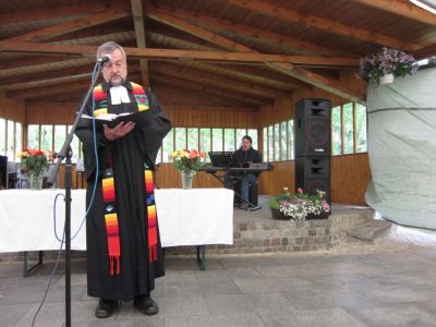 Gottesdienst im Festzelt
