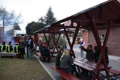 Vor der Heimatscheune
Auch im Auenbereich konnten es sich die Gste gemtlich machen.
