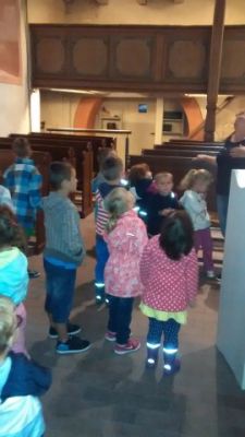 Kinder des Zorbauer Kindergartens in der Marienkirche
Auch ein Blick nach oben, auf die Deckenmalereien lohnen sich.
